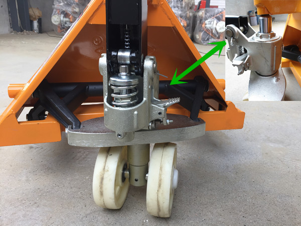 2吨手动液压叉车一站式厂家供应地牛多少钱--168飞艇开奖官网开奖记录查询结果--小型搅拌机|石材夹具|液压堆高车|手动叉车