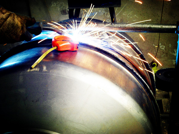 220v饲料小型搅拌机45号钢搅拌滚筒焊接现场--168飞艇开奖官网开奖记录查询结果--小型搅拌机|石材夹具|液压堆高车|手动叉车